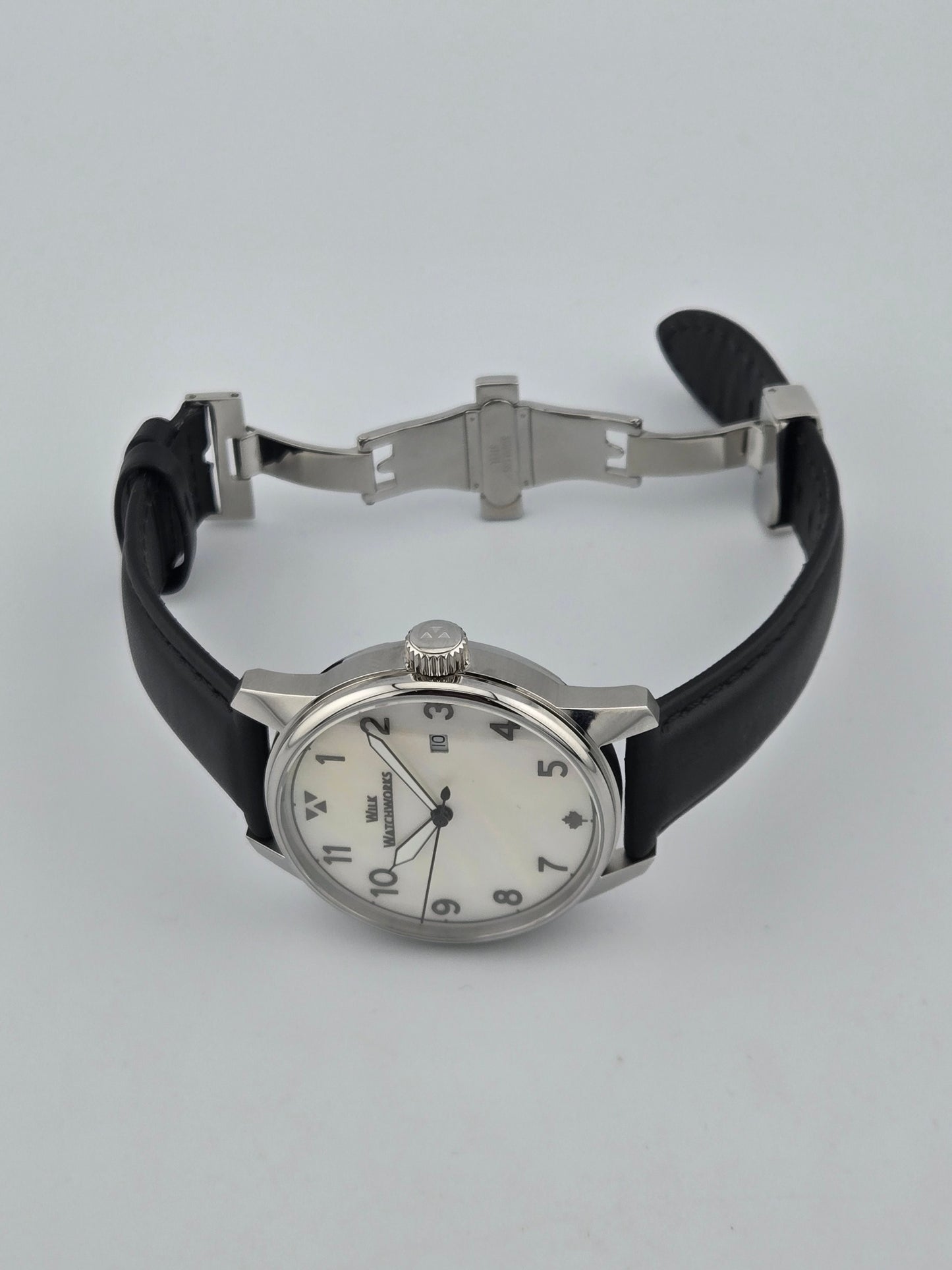 Mother of Pearl - 41mm - White Tuxedo